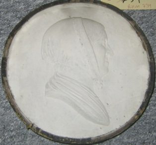 Medaille af ældre dame