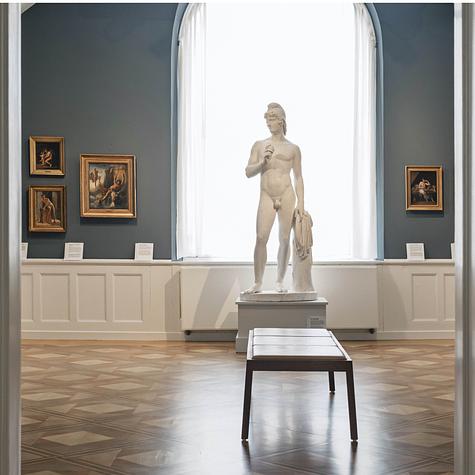 Oplev museets unikke samling af dansk kunst fra 1750-1940.
