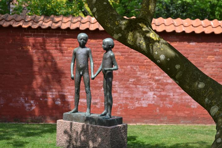 Hanne Varming. To børn. Søskende, 1981
